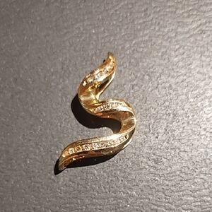 Elegant Gold Swirl omega necklace Pendant